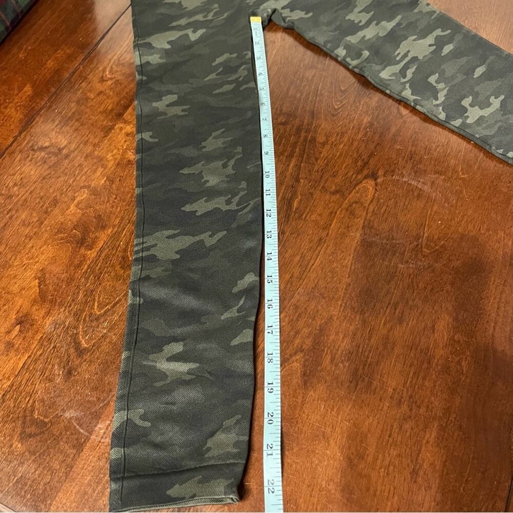 Spanx Look At Me Now Seamless Camo Leggings Size M - Picture 13 of 15